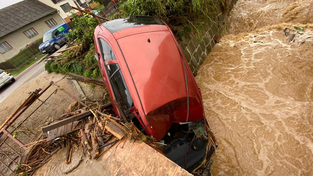 Do Česka vtrhnou bouřky, meteorologové varují před rozvodněním řek